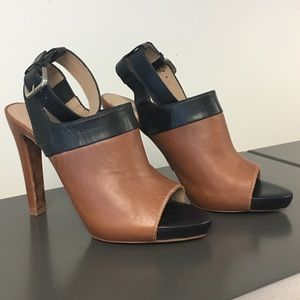 Uterqüe black and tan leather open toe 4”  heels